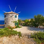 Potamitis Windmills & - Unique With Scenic Views, By Zantewize Aparthotel